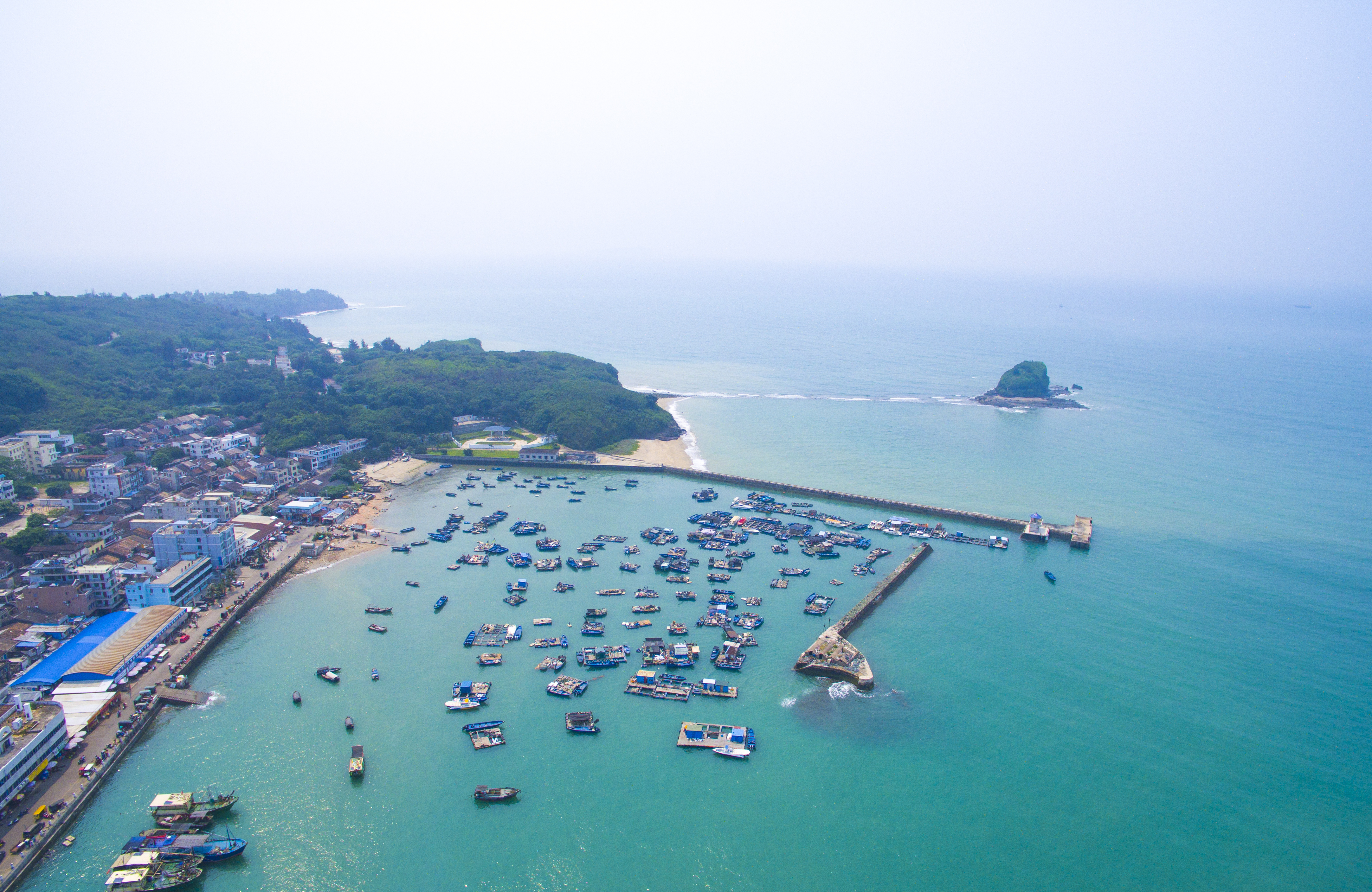 涠洲岛渔港航拍 .jpg